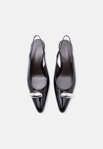 Ζευγάρι μαύρα σλιγκμπακ μπαλαρίνες από δερματίνη με μυτερά δάχτυλα και μεταλλικά οβάλ διακοσμητικά μπροστά, με την επωνυμία "Tory Burch" στο εσωτερικό.