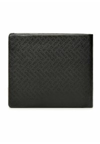 Czarny portfel na zamek wykonany z teksturowanej skóry, ozdobiony wytłoczonym wzorem przeplatających się liter na całej powierzchni. Gładkie krawędzie.