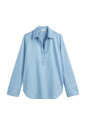 Lichtblauwe langarmshirt van zachte stof, met een kraag, een halve knopenlijst en een gebogen zoom. Eenvoudig, zonder patronen of accenten.