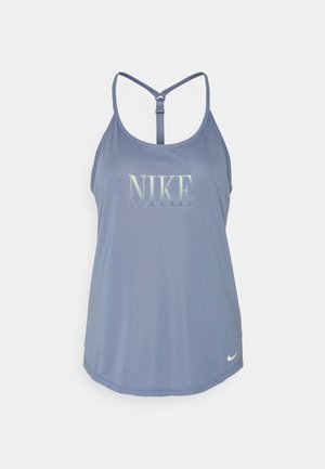 Niebieski sportowy top na ramiączkach z cienkimi paskami, z dużym logo "NIKE" z przodu i małym logo w prawym dolnym rogu. Gładki materiał.