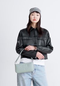 Calvin Klein Jeans SCULPTED SHOULDER POUCH - Borsa a mano - slate gray