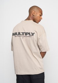 Multiply Apparel FONT  - Camiseta estampada - vintage khaki