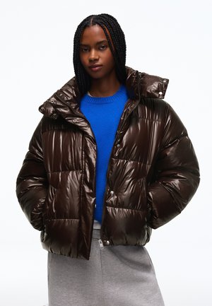Bershka, OVERSIZED PUFFY JACKET WITH HOOD - Winterjacke - brown