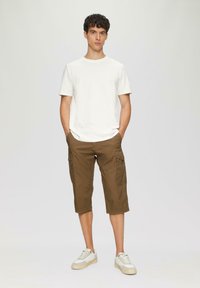 s.Oliver BERMUDA MIT TASCHEN - Shorts - sandstein