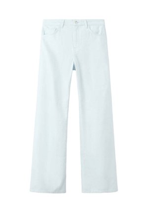 Jean bleu clair à jambes larges avec bouton et fermeture éclair à l'avant, passants pour ceinture et poches avant.