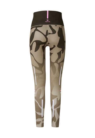 Legginsy w kolorze brązowym i beżowym w kamuflażu, z wysokim stanem, z różowymi i białymi akcentami oraz odblaskowymi paskami na nogawkach.