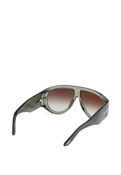 Lunettes de soleil oversize gris foncé avec des branches épaisses et des verres marron dégradés, inclinées pour montrer les détails du cadre intérieur et extérieur.