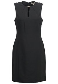 Robe noire sans manches jusqu'aux genoux avec une encolure étroite en forme de goutte et une taille cintrée.