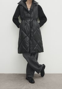 Massimo Dutti Weste - black