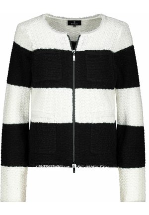 Schwarz-weiße gestreifte Jacke aus strukturiertem Stoff, mit einem Reißverschluss und zwei vorderen Taschen. Die Kanten haben einen ausgefransten Abschluss.