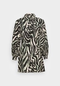 Vestido com padrão de zebra em preto e branco, com mangas bufantes, colarinho e fecho de botões. Concebido em um tecido leve e fluido.