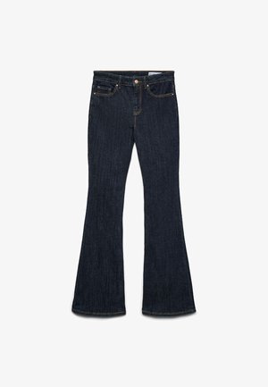 Jean en denim bleu foncé avec une jambe évasée, bouton et fermeture éclair à l'avant, et cinq poches dont une poche monnaie.