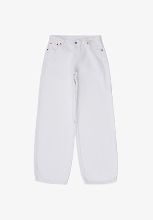 Hvide brede jeans lavet af denim. Funktioner inkluderer fem lomme-design, en knaplukning og brune syninger på lommerne.