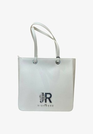 Borsa tote in faux pelle bianca con logo argento "Richmond" e decorazioni, dotata di due tracolle e una forma strutturata.