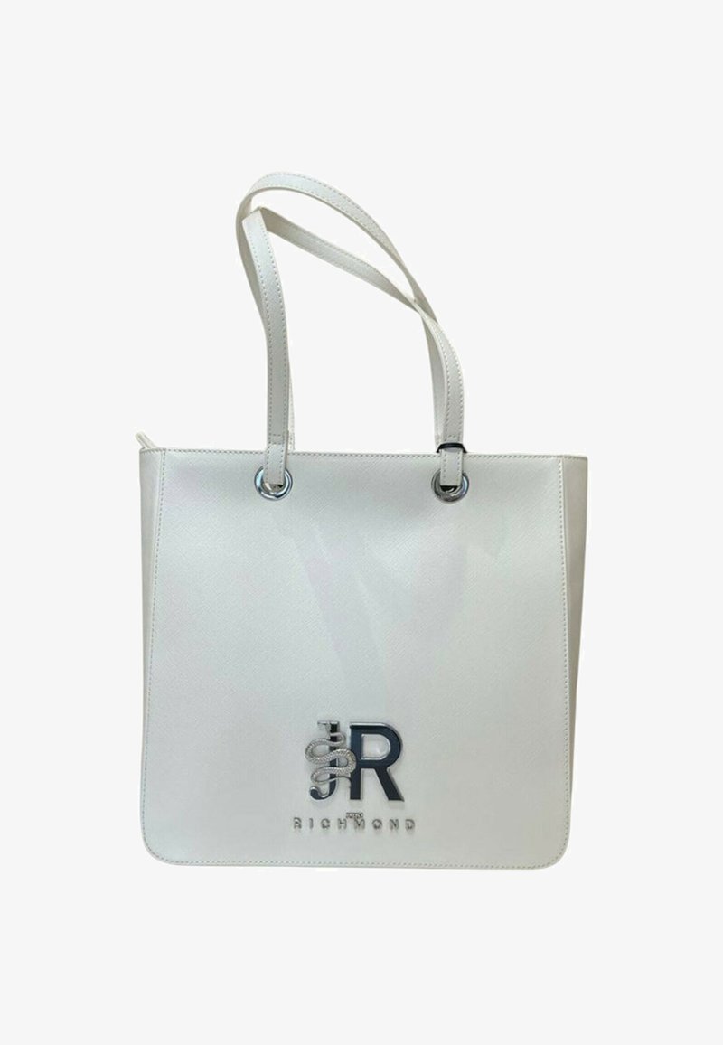 Borsa tote in faux pelle bianca con logo argento "Richmond" e decorazioni, dotata di due tracolle e una forma strutturata.