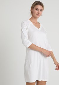 Hanro - PURE ESSENCE 3 4 ARM 90 CM - Nightie - off white Thumbnail Image 1