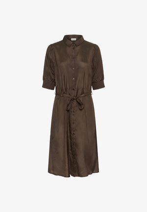 Brązowa satynowa sukienka koszulowa z krótkimi bufkami, z zapięciem na guziki z przodu oraz paskiem w talii z marszczonymi akcentami na mankietach.