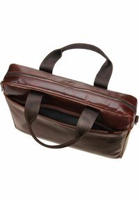 Braune Lederhandtasche mit dunklen Stoffgriffen, Reißverschluss, glatte Textur, rechteckige Form, mit einem einzelnen Fach und subtilen Nähten.