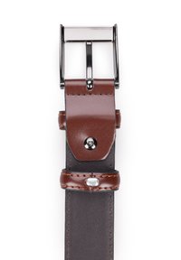 Brązowy skórzany pasek z ciemnoszarym paskiem, z metalową klamrą w kolorze srebra, detalem czaszki i kontrastowym stębnowaniem na krawędziach.