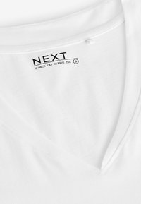 V-NECK RICH CAP SLEEVE - REGULAR FIT - Camiseta básica - new white