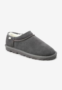 Grå slip-on hjemmesko med en blød, fuzzy inderside, rund tå og tekstureret gummisål. Har dekorativ søm og minimal branding.