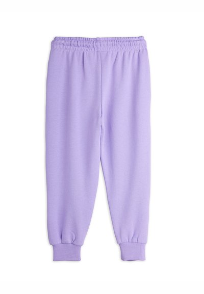 Lavanda trenirke s elastičnim pojasom, rebrastim manžetama i glatkom, mekanom teksturom. Regularni kroj, sužene nogavice.