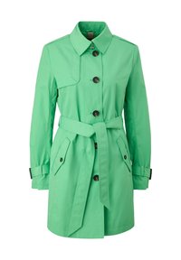 Manteau trench vert jusqu'au genou avec boutons noirs, une ceinture, deux poches à rabat à l'avant et des poignets ajustables.