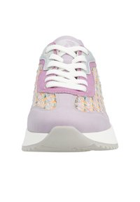 Lila Sneaker mit gewebtem Obermaterial, weißen Schnürsenkeln und grauen Akzenten. Verfügt über eine strukturierte Zehenpartie und eine weiße Sohle. Zarte Pastellfarbdetails.