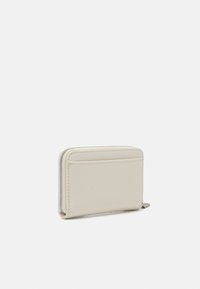 Calvin Klein Jeans SCULPTED ZIP AROUND - Piniginė - eggshell