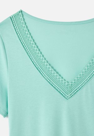 Damart, Basic T-shirt - green