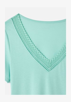 Damart, Basic T-shirt - green