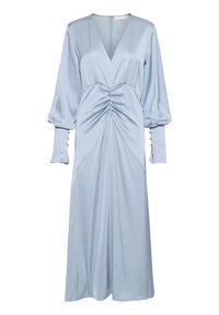 Rochie de satin bleu deschis cu decolteu în V, față pliată, mâneci lungi cu volum și detalii cu nasturi la manșete. Textură netedă și siluetă fluidă.