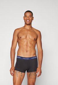 Calvin Klein Underwear MICROFIBRE STRETCH LOW RISE TRUNK 3 PACK  - Culotte - black/light brown/turquoise