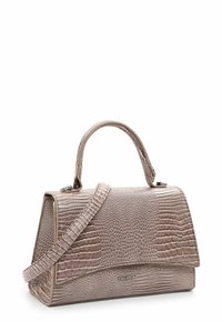 Krokodillenpatroon handtas in zacht beige met een gestructureerde vorm, korte bovenhandgreep en een afneembare schouderband. Metaal hardwaredetail.