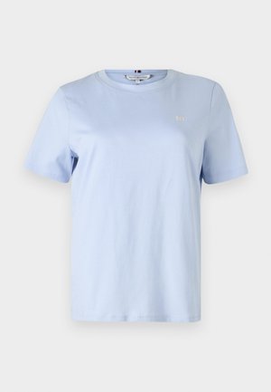 T-shirt en coton bleu clair avec un col rond et des manches courtes. Présente un petit logo blanc sur la partie gauche de la poitrine.