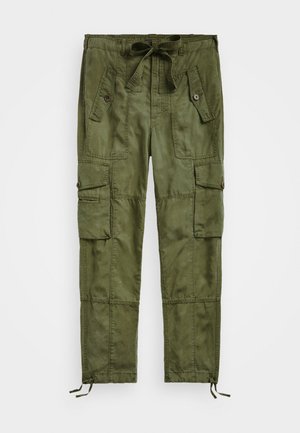 Olivgröna cargobyxor med dragsko i midjan, flera fickor och elastiska cuffs vid anklarna. Tillverkade av mjukt, hållbart tyg.