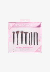 Mini-Reiseset mit Makeup-Pinseln, ausgestattet mit schwarzen Griffen und weichen Borsten, verpackt in einer rosa Box mit goldenen Akzenten und einem floralen Design.