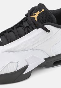 Jordan JORDAN MAX AURA 6 UNISEX - Tossud - white/metallic gold/black
