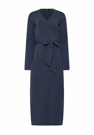 Marineblauwe wikkeljurk met lange mouwen, een diepe V-hals en een stoffen strikceintuur in de taille. Gemaakt van zacht, glad materiaal.
