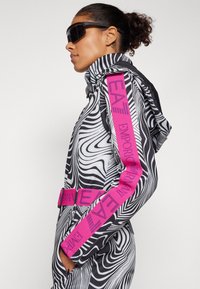 EA7 Emporio Armani SKI KITZBUHEL JUMPSUIT - Skafander - black/white