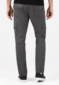 Graue Cargo-Hosen mit mehreren Taschen, geradem Schnitt, Twill-Textur und verstärkter Knie-Absteppung. Weicher, atmungsaktiver Stoff mit einem verblassten Look.