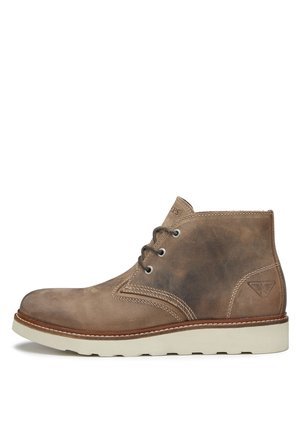 Stivale in pelle marrone con punta arrotondata, design con lacci e soletta in gomma beige. Presenta una cucitura a welt e un dettaglio con logo sul lato.