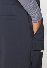 Columbia PFG OPEN WATER™ OVERALL - Kratke hlače za nošenje na otvorenom - black
