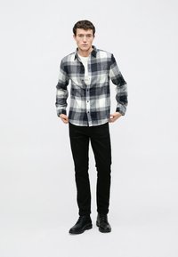 Pier One Camicia - black/white