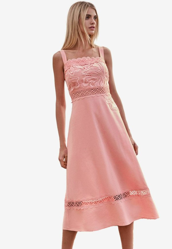 REGULAR FIT - EMBRIODERED - Freizeitkleid - apricot