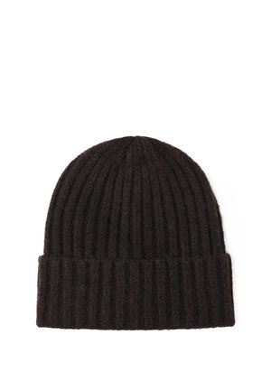 Bonnet en maille côtelée marron foncé avec revers plié, conçu pour la chaleur et un port décontracté.