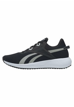 Czarny sportowy sneaker z szarymi akcentami, oddychającą cholewką z siateczki, białą amortyzowaną podeszwą i sznurowanym zapięciem, widok z boku na białym tle.