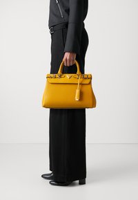 Guess - ALI LUXURY SATCHEL - Handbag - marigold Thumbnail Image 1