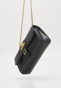 Love Moschino BUCKLE CROSSBODY - Mala a tiracolo - nero