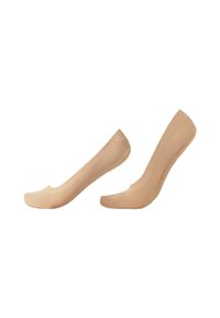 Calcetines invisibles color beige, hechos de un material delgado y elástico. Cuentan con un diseño bajo, una textura suave y un mínimo detalle de costuras.